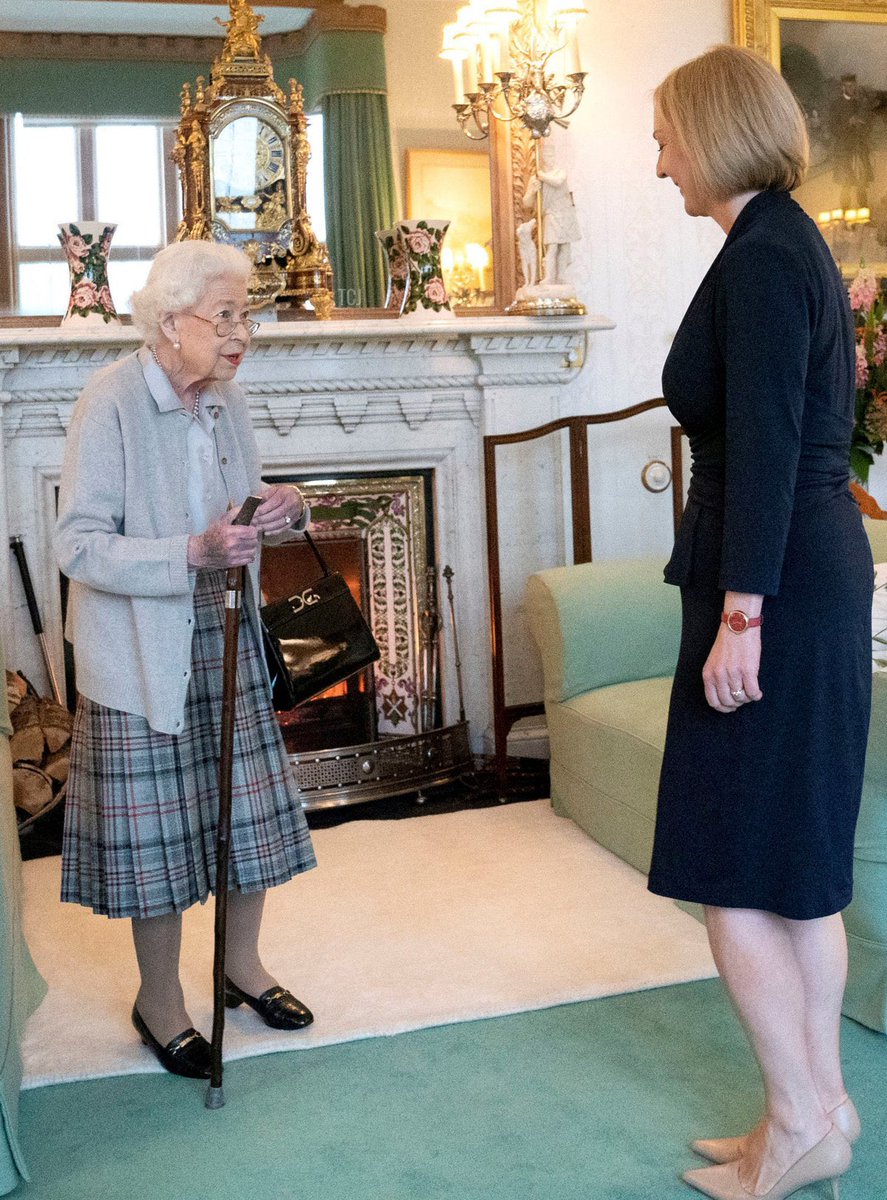 One year ago today 🥺💔

#QueenElizabethII