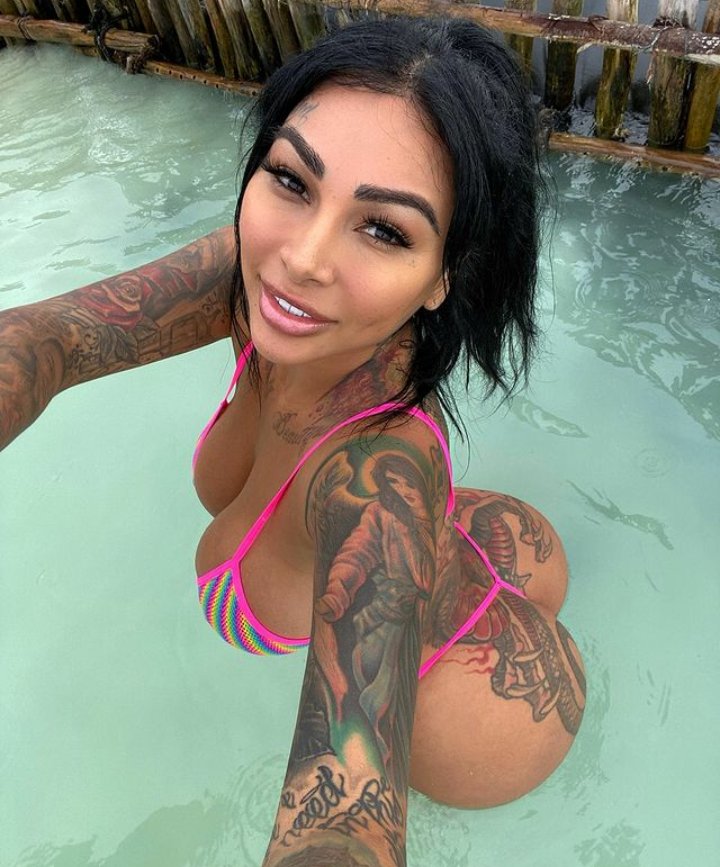 Brittanya Razavi (@brittanyababy5) on Twitter photo 