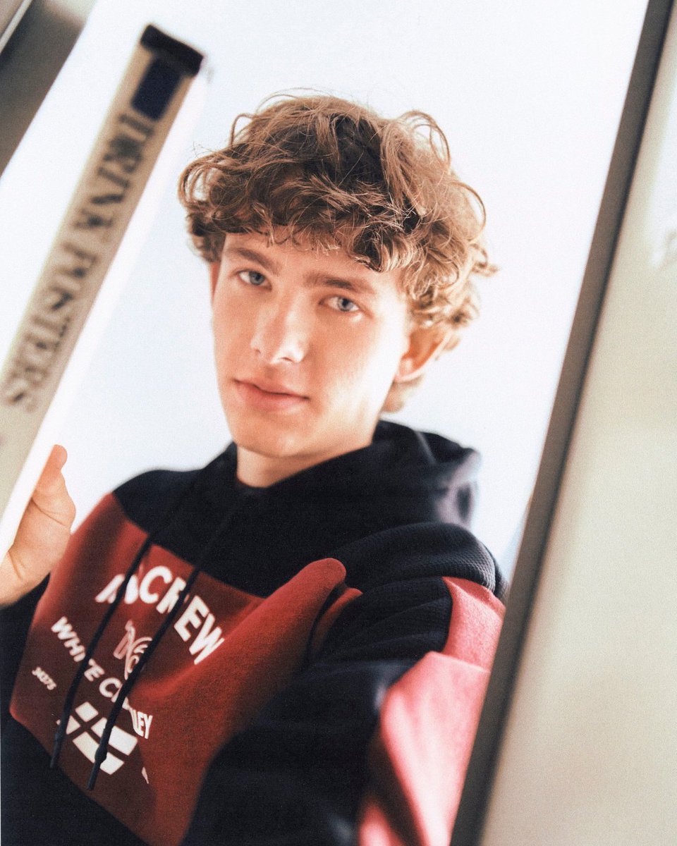 Hoodies ❤️‍🔥 Scopri la nuova collezione di felpe e maglioni per #BackToSchool.

#INSIDE #DressTheMoment