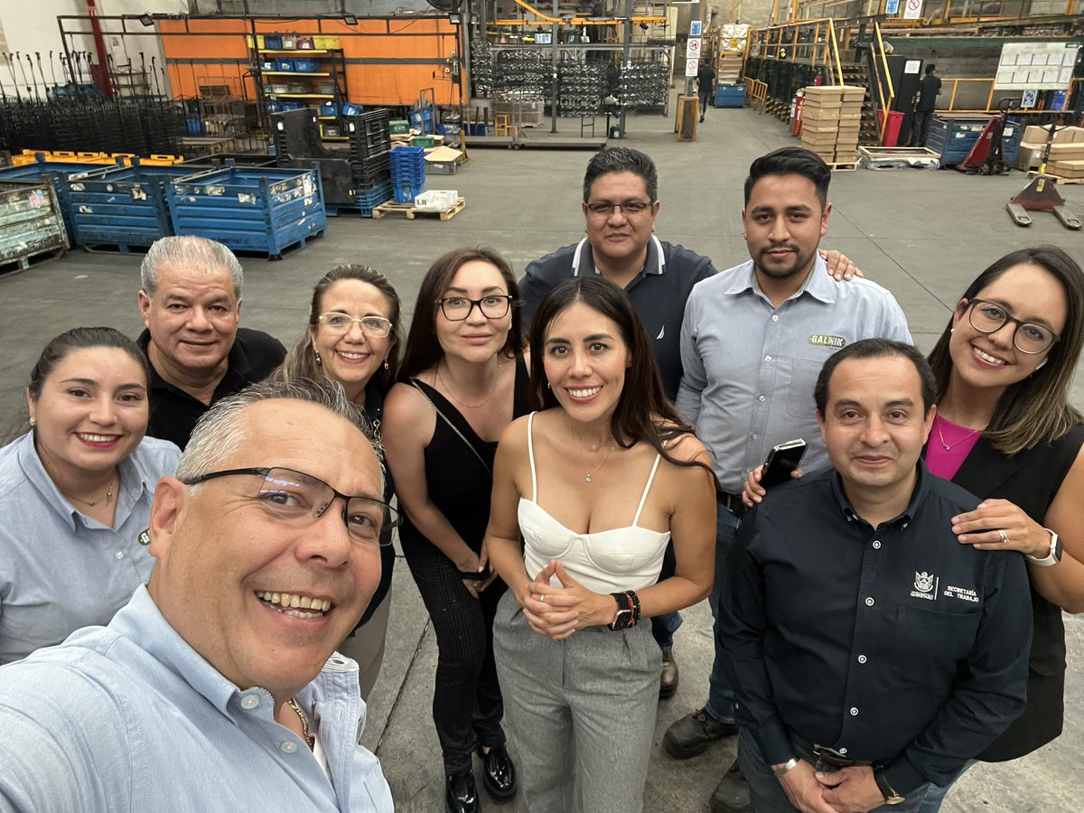 RenatoVillase's tweet photo. Gracias Secretaria @LilianaSanMar por su visita a #Galnik.
El trabajo coordinado con el apoyo de la @StQro nos permite incrementar la competitividad trabajando #JuntosAdelante por un futuro laboral más justo e igualitario consolidando un #QroPolodeInnovacion
#SinBrecha https://t.co/t2mTy6rwlf