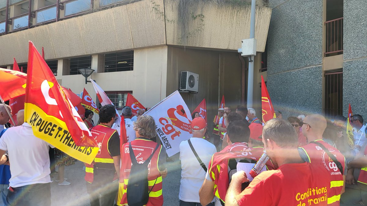 cgtenergie06's tweet photo. 🔥 Rassemblement devant le CADAM @prefet06 pour soutenir notre camarade @Seb_Menesplier convoqué à la gendarmerie de Montmorency et dire #StopRepressionSyndicale ! https://t.co/9PJYOLGhPd