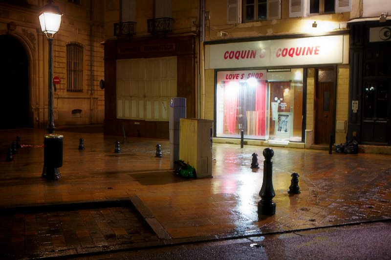 Le_De_Masque's tweet photo. Le Dé Masqué fête cette année ses 10 ans!
Et il y en a eu du changement en si longtemps!
En tout cas on fêtera ça comme il faut ;)
Tout d'abord un petit "avant/après" de la façade.
On est parti de loin 😂😂
Les jeux ont un peu changé aussi depuis 😂 https://t.co/hqkV6924DQ