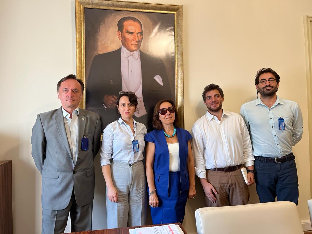 DengeDenetleme's tweet photo. Siyasetin yeni döneminde sivil toplum-karar verici ilişkilerini güçlendiriyoruz
Bizleri temsil edecek milletvekilleri ve siyasi parti temsilcileri ile bir araya geliyoruz
Yeni yasama dönemi öncesinde katılımcı ve çoğulcu demokrasi hedefiyle karar verici ziyaretlerimize başladık.
Ziyaretlerimizin ilk grubunda, Gelecek Partisi Antalya Milletvekili Prof. Dr. Serap Yazıcı Özbudun ile TBMM’de bir araya geldik, CHP Genel Başkan Yardımcısı, İstanbul Milletvekili Zeynel Emre ve Saadet Partisi Genel Başkan Yardımcısı Fatih Aydın’ı partilerinin genel merkezlerinde ziyaret ettik.
Ağımızın çalışmalarını aktardık; Anayasa, yerel seçimler başta olmak üzere önemli başlıklar hakkında fikir alışverişinde bulunma fırsatı yakaladık.

Kendilerine misafirperverlikleri için teşekkür ederiz.