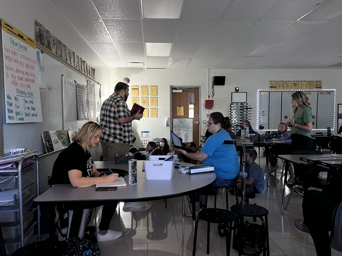 Narrative writing modeling this morning with Mr. Scott! #MRI <a href="/hemmann_jenna/">Jenna Hemmann</a>  <a href="/Knights_Roos/">Roosevelt Elementary</a>