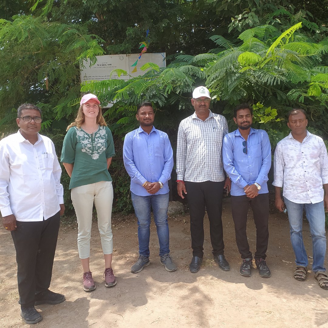 Carpe_Ecosattva's tweet image. During our recent visit to the ZPPS Ganori School in Phulambri, it warmed our hearts to see students enjoying their lunch in the comforting shade of the thriving Miyawaki #nativeforest we planted back in 2020!