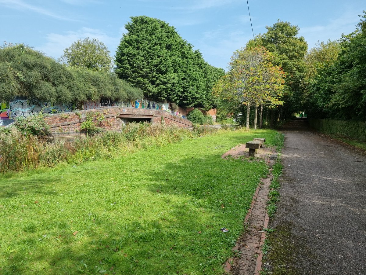 YardleyWMP's tweet photo. Hope you are all enjoying this amazing weather๐ and getting out and about in the lovely green spaces ๐ฆ๐ฆข๐ณthat we have in Yardley and Smallheath ๐ดโโ๏ธ๐งโโ๏ธโน๏ธ๐ฎ๐ผโโ๏ธ๐#30834 #walkhomefromschool #HealthierYou #wmnow #juniorpcsos https://t.co/uBDEDoXc4c