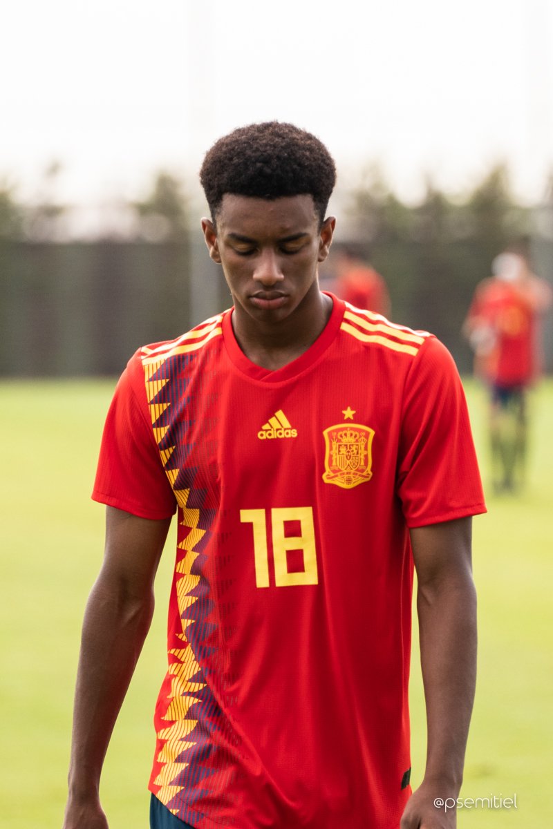 barcapelobrasil's tweet photo. Vou te falar?

Bellingham é craque, ninguém nega isso. Talvez o melhor que surgiu depois de Mbappé e Haaland.

Mas a temporada do Balde foi MUITO melhor. O cara simplesmente doutrinou a La Liga com Araújo, Koundé e Christensen (e Ter Stegen, claro).

Ele merece. https://t.co/TG02eLdECc
