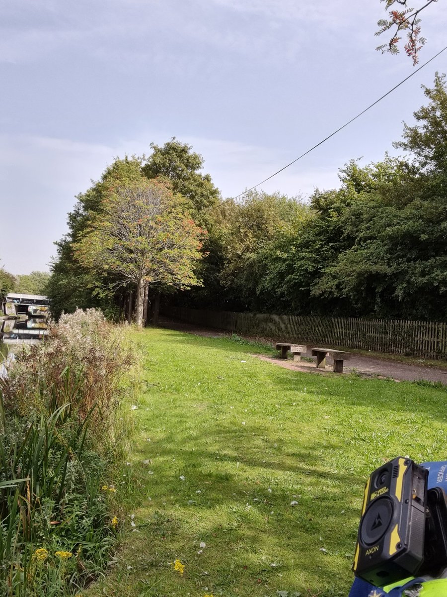 YardleyWMP's tweet photo. Hope you are all enjoying this amazing weather๐ and getting out and about in the lovely green spaces ๐ฆ๐ฆข๐ณthat we have in Yardley and Smallheath ๐ดโโ๏ธ๐งโโ๏ธโน๏ธ๐ฎ๐ผโโ๏ธ๐#30834 #walkhomefromschool #HealthierYou #wmnow #juniorpcsos https://t.co/uBDEDoXc4c