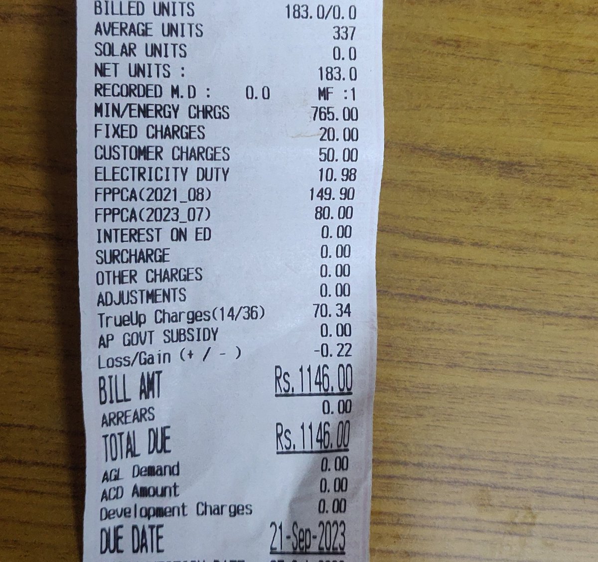 Raghavudu's tweet photo. Nov 2021 - 179 Units - 613 Rs
March 2023 - 189 Units - 953 Rs
August 2023 - 183 Units - 1146 Rs
% Increase Since Nov 2021 - 87 %
August 2023 Bill
Actual Charge - 765 Rs
Extra Charges - 381 Rs
This is 50% of Actual
Total Bill - 150% of Actual
#YCPCurrentShockToAP https://t.co/OEMplucOaI