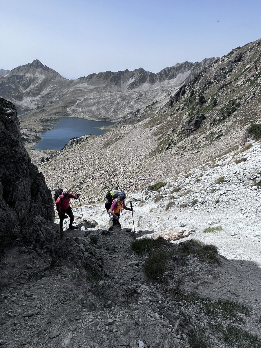 corinne_crabe's tweet photo. Les lacs ce n’est pas une légende sur le #tourduneouvielle #pyrenees #aurelouron #bastan https://t.co/lK4rLsn5Tx