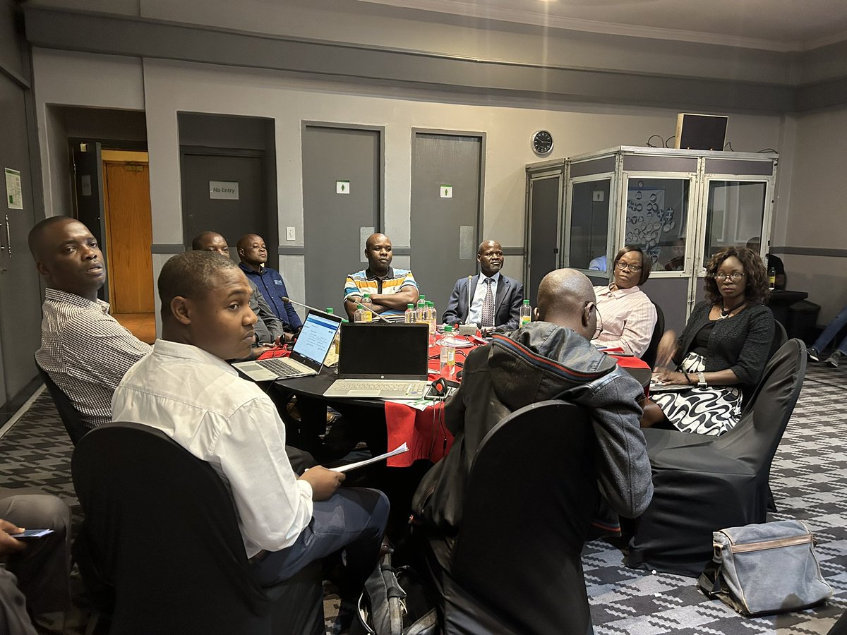 ilo_pretoria's tweet photo. At the end of the workshop on the Strategic Compliance Model, labour inspectorates in Mozambique, South Africa and Zimbabwe aim to achieve compliance, even with limited resources, mismatched powers and ensuring compliance in the ever-changing world of work. https://t.co/26oIoWMvXc