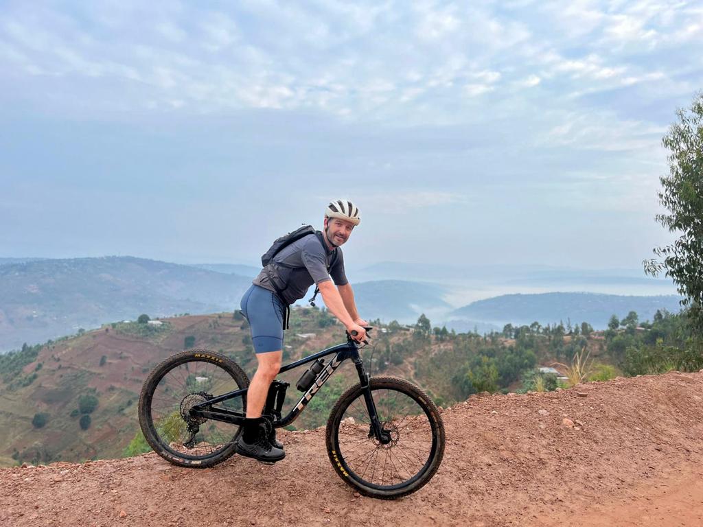 Last bike ride before leaving Rwanda. I will miss these early morning rides leaving from my house in Kigali in perfect weather and with gorgeous views. Mountain, road or gravel biking : Rwanda is really the cyclist's paradise.