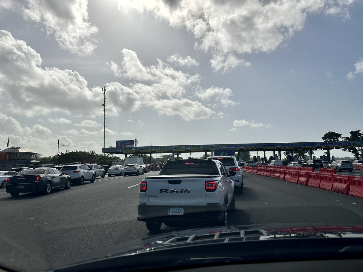 albertotorresch's tweet photo. @rdvial1 @CoMiPolRD @hugoberas 
para que es El Paso rápido? Para durar 15 minutos es cruzar ? https://t.co/RHYqyuYDc5