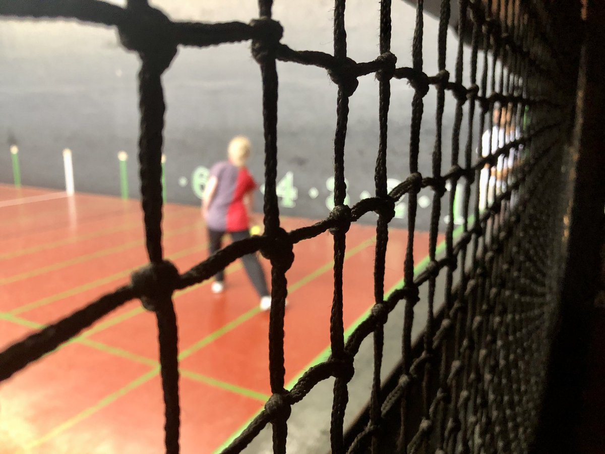 It is very exciting to be back on the Real Tennis Court @RoyalTennisCt @HRP_palaces Hampton Court Palace with old hands & some new players too. Thanks, Jack, for a fab intro session. @KGS1561 @grayssince1855 @dedanists @LRTA_Tennis @real_tennis