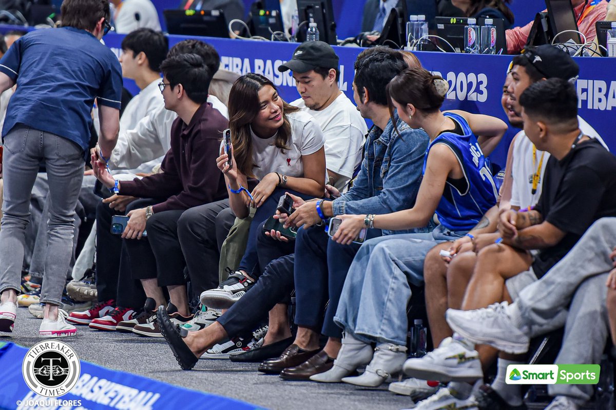 GwenAlyssa02's tweet photo. Alyssa would not miss the chance to watch Luka Doncic live! 😍🫶🏻 https://t.co/T2Xo4NoDBI