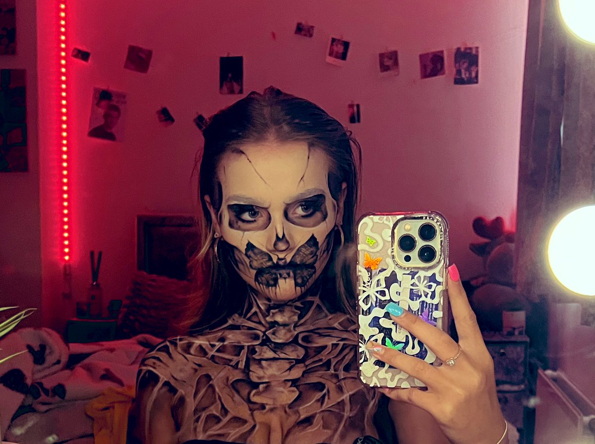 What a start to the term- Evie showcasing her superb makeup skills!!
Evie will be attending our #DYW #PositivePathways event on Thursday 21st Sept to talk to pupil/ parents/carers about skills, college courses/ routes pathways in the Beauty industry.
It’s going to be fab!