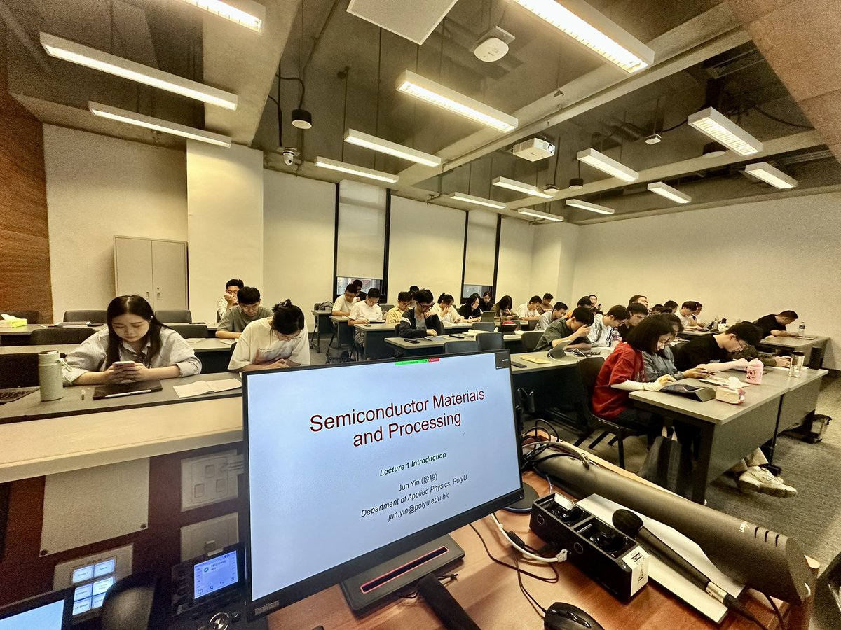 Survived from my first 3-hour lecture for Master Students at PolyU! (Photo taken at break)😃