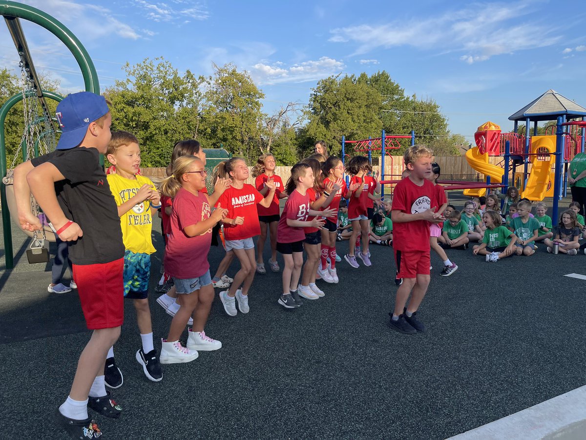 2nd grade kicked off House Day by practicing our chants!!! 💙💚❤️🖤  <a href="/BeckElem/">Samuel Beck Elementary</a> <a href="/AmistadBeck/">Beck Amistad</a> <a href="/BeckReveur/">Beck Reveur</a> <a href="/beckaltruismo/">Beck Altruismo</a>