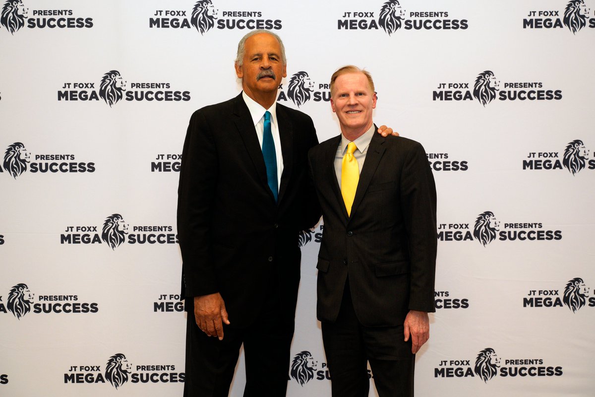 RealScottduPont's tweet photo. #LaborDay - a time to reflect on working harder, but also smarter. Listening to advice &amp; learning from successful, experienced experts to find short cuts to get RESULTS. Thx @JTFoxx for the intro to Stedman Graham - author, PR guru &amp; business expert. #MegaSuccess #OprahFactor https://t.co/2rEuL1hQfw
