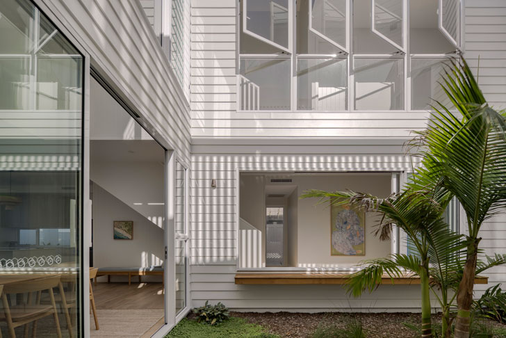IndiaArtnDesign's tweet photo. A central courtyard carves a serene sanctuary away from the sea breezes in this home by #HabitatStudioArchitects, affording another option of reconnecting with nature. https://t.co/meCtPAwiLE https://t.co/zngbXOgskU