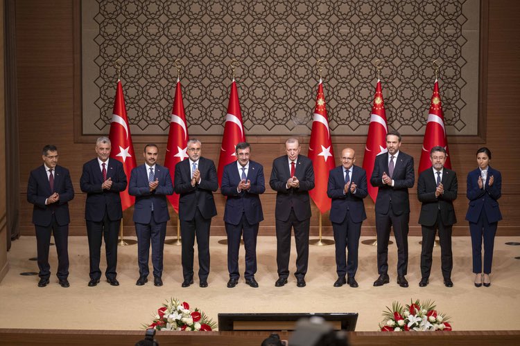 📍OVP 2024-2026 YOL HARİTASI

Bugün, Cumhurbaşkanımız Sayın <a href="/RTErdogan/">Recep Tayyip Erdoğan</a> liderliğinde Orta Vadeli Program Tanıtım Toplantısı’na katıldık. 

Enerji başta olmak üzere DAHA GÜÇLÜ, DAHA GÜVENLİ VE MÜFERREH TÜRKİYE HEDEFİYLE ekonomideki yol haritamızı güçlendireceğiz. ⚡