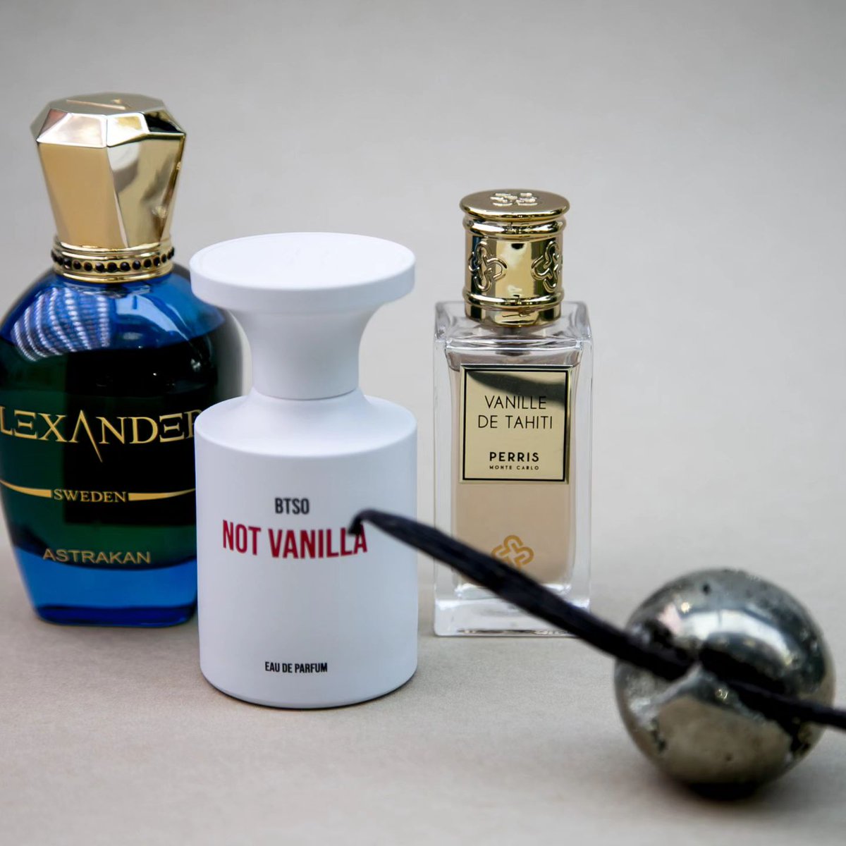 For vanilla fans:

Vanille de Tahiti Extrait by Perris / distilled divinity

Not Vanilla by BTSO / teasing&amp;animalic

Astrakan by Alexander / apples baked with vanilla and cinnamon

#rarep... #bloomperfumery
instagram.com/p/Cw2iLebN_1n/