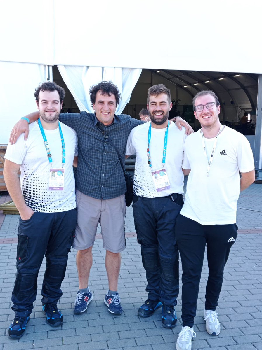 easolsones's tweet photo. @ESGdansk2023 @EuroSkillsEvent @fpcatalunya @ruralcat @emprencat @GremiJardineria @sesolsones @CCSolsones @SpainSkillsBlog @Campionat_Catsk @DaniTarres @ojsolsones @agriculturacat @PolsatPlusArena @HORTOJARDI 💪🏽🏆 El nostre equip participant 
a l’@ESGdansk2023 està gaudint del primer dia de competició. 

El professor, @DaniTarres, i Aleix Berenguer acompanyen els concursants Albert Prat i Albert Casas, que competeixen en l’skill 37, de #JardineriaPaisatgística, al costat de 12 països. https://t.co/55ce6rmUfy