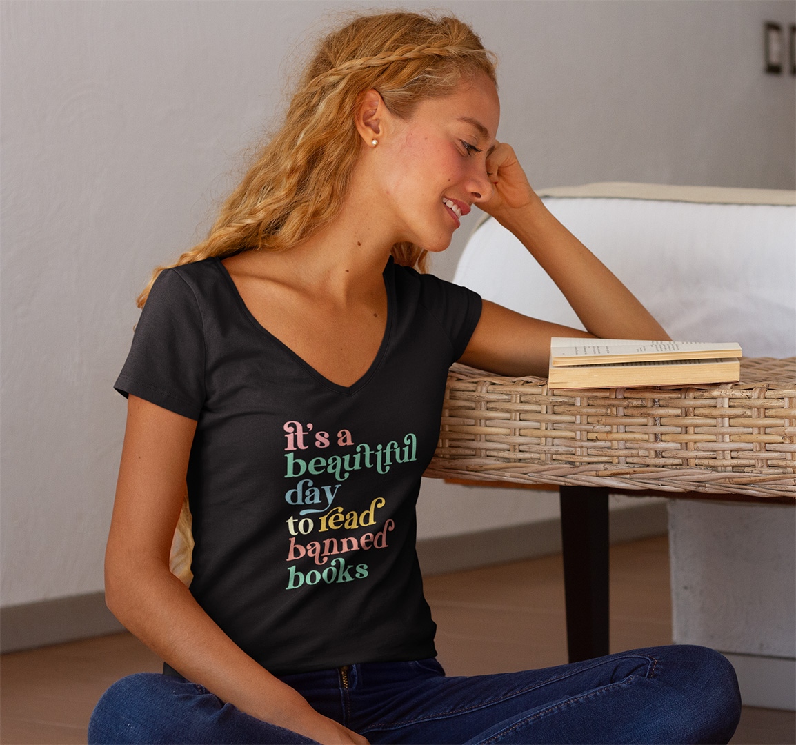 myboldpress's tweet photo. For National #ReadABook Day, remember it's always a beautiful day to read banned books. 📖😉

#graphictees #engravedtumblers #myboldpress https://t.co/YYkbOIjz2y