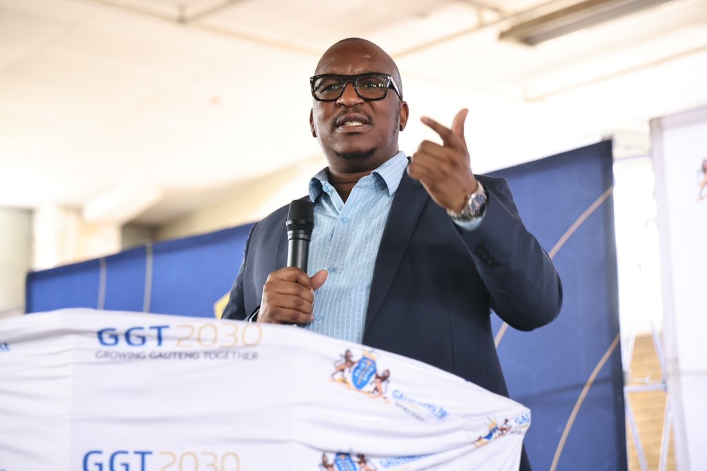 EducationGP1's tweet photo. [WATCH]: MEC @matomekopano addressed Solar Technician trainees at Denel Kempton Park Campus. He emphasized that this programme aims to go beyond addressing load shedding by nurturing specialists in renewable energy, thereby making a positive contribution to the economy. 👷🏾‍♂️🌞🔌 https://t.co/AfRVpDzVrN