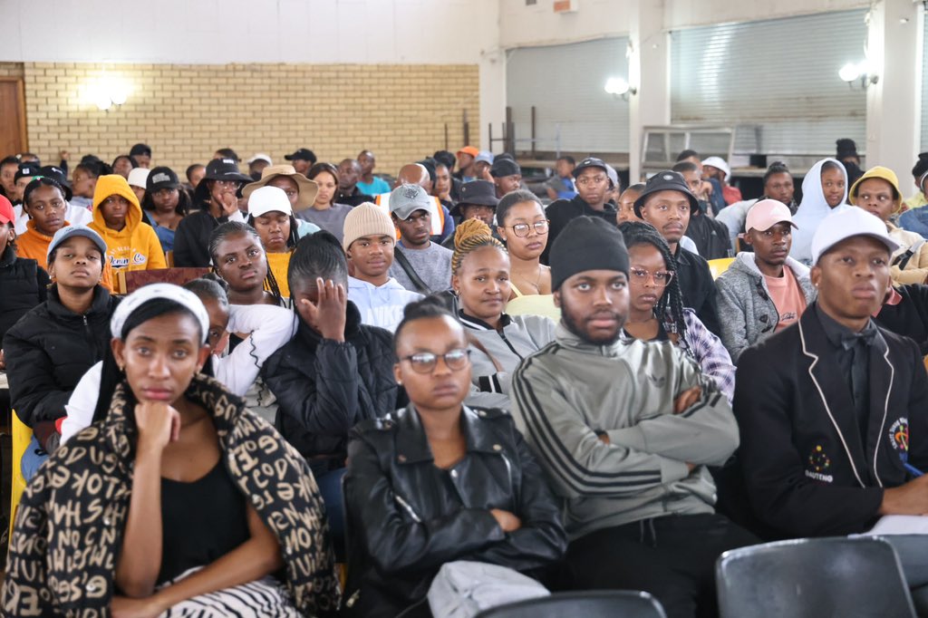 EducationGP1's tweet photo. [WATCH]: MEC @matomekopano addressed Solar Technician trainees at Denel Kempton Park Campus. He emphasized that this programme aims to go beyond addressing load shedding by nurturing specialists in renewable energy, thereby making a positive contribution to the economy. 👷🏾‍♂️🌞🔌 https://t.co/AfRVpDzVrN
