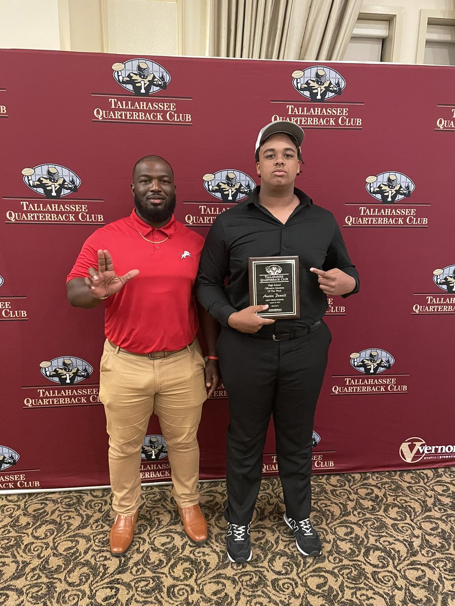 Thankful to receive this award! More to come🙏🏽<a href="/TQB_Club/">Tallahassee QB Club</a> <a href="/mcgriff_tyrone/">Tyrone McGriff</a> <a href="/LeonLionsFB/">Leon Lions Football</a>