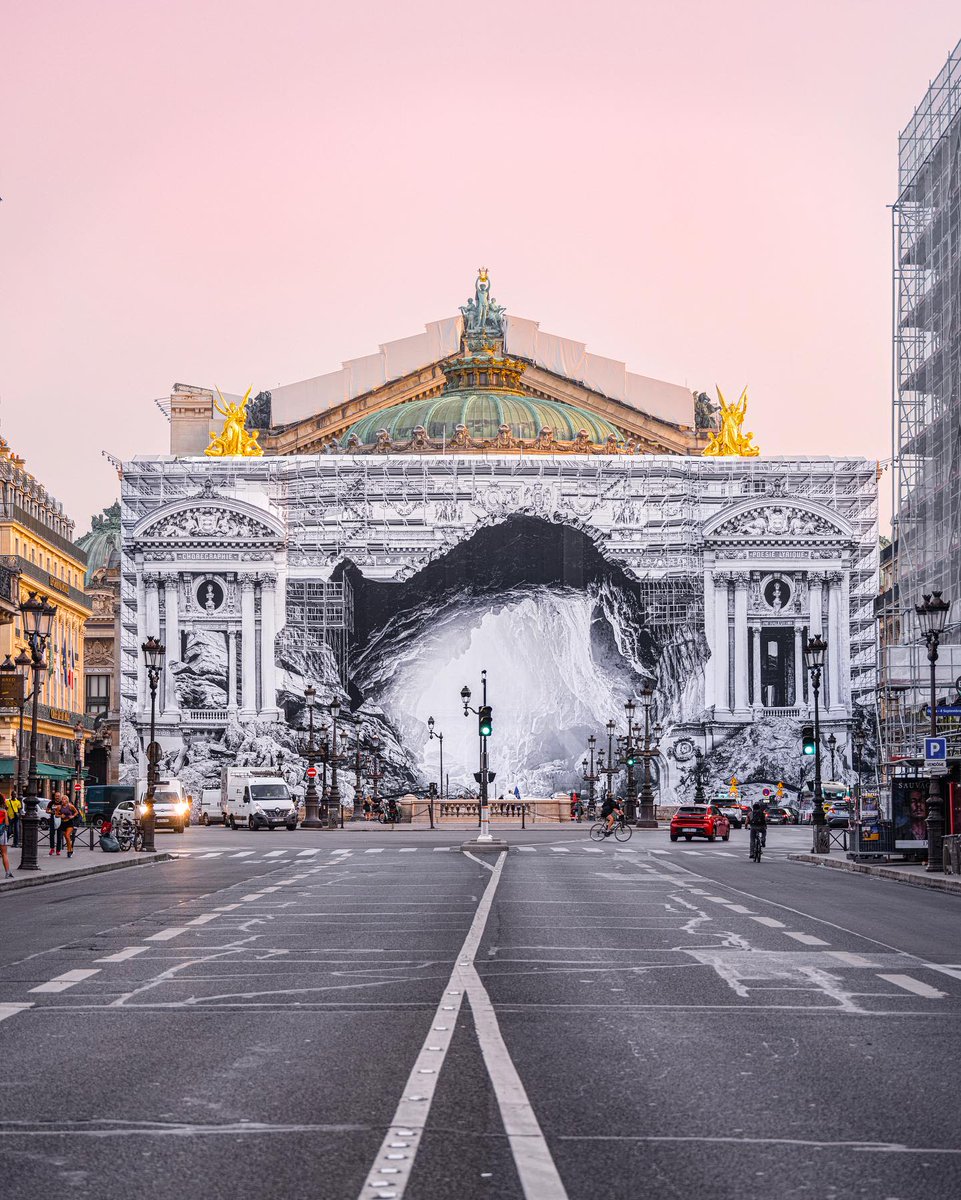 JR a réalisé une œuvre sur les échafaudages de l’Opéra Garnier 📸

Elle sera visible jusqu'au 25 septembre.