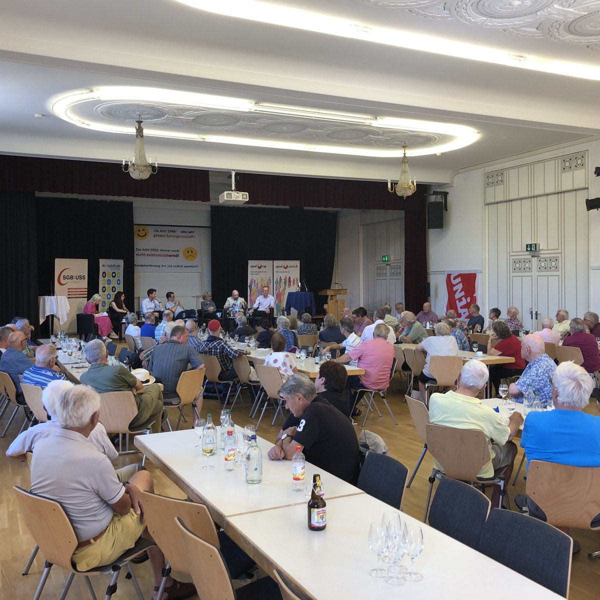 GBKZ (@gbkzh) on Twitter photo 70 Gäste an der #Wahl23 Veranstaltung der Pensionierten-Kommission des Zürcher Gewerkschaftsbundes. Mit <a href="/DuenkiM/">Michèle Dünki-Bättig</a> <a href="/FabianMolinaNR/">Fabian Molina ✊🌹🌍</a> <a href="/seilergraf/">Priska Seiler Graf</a> <a href="/K_PreliczHuber/">.</a> <a href="/danieljositsch/">Daniel Jositsch</a> und <a href="/danielleupi/">Daniel Leupi</a> auf dem Podium. 70 Gäste an der #Wahl23 Veranstaltung der Pensionierten-Kommission des Zürcher Gewerkschaftsbundes. Mit <a href="/DuenkiM/">Michèle Dünki-Bättig</a> <a href="/FabianMolinaNR/">Fabian Molina ✊🌹🌍</a> <a href="/seilergraf/">Priska Seiler Graf</a> <a href="/K_PreliczHuber/">.</a> <a href="/danieljositsch/">Daniel Jositsch</a> und <a href="/danielleupi/">Daniel Leupi</a> auf dem Podium.