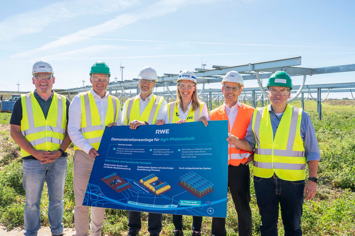 RWE Media Relations Team (@rwe_presse) on Twitter photo Solar-Energie 🤝 Landwirtschaft: Auf einer Rekultivierungsfläche des Tagebaus Garzweiler baut RWE in Zusammenarbeit mit dem <a href="/fz_juelich/">Forschungszentrum Jülich | @fzj@social.fz-juelich</a> aktuell eine Agri-Photovoltaikanlage. Bis Ende dieses Jahres soll die Demoanlage in Betrieb gehen. #AgriPV rwe.com/presse/rwe-ren… Solar-Energie 🤝 Landwirtschaft: Auf einer Rekultivierungsfläche des Tagebaus Garzweiler baut RWE in Zusammenarbeit mit dem <a href="/fz_juelich/">Forschungszentrum Jülich | @fzj@social.fz-juelich</a> aktuell eine Agri-Photovoltaikanlage. Bis Ende dieses Jahres soll die Demoanlage in Betrieb gehen. #AgriPV rwe.com/presse/rwe-ren…