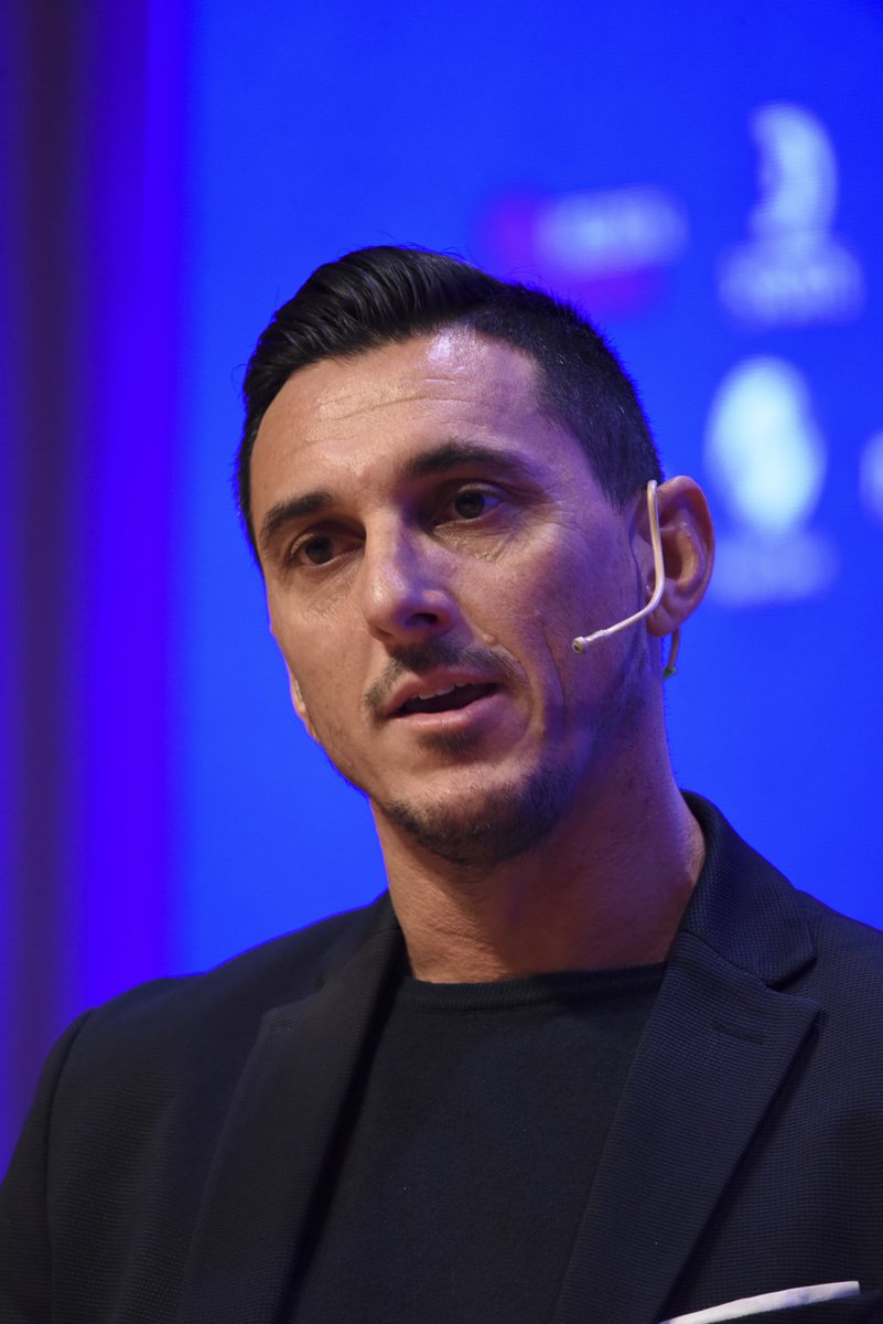 💥 La segunda jornada comenzó con Nicolas Burdisso, Director Deportivo de <a href="/acffiorentina/">ACF Fiorentina</a>, quién nos dió su visión sobre cómo es el actual mercado de pases. Esta keynote estuvo modera por Vicente Muglia, Periodista de <a href="/DiarioOle/">Diario Olé</a>.
#sportssummitleaders2023