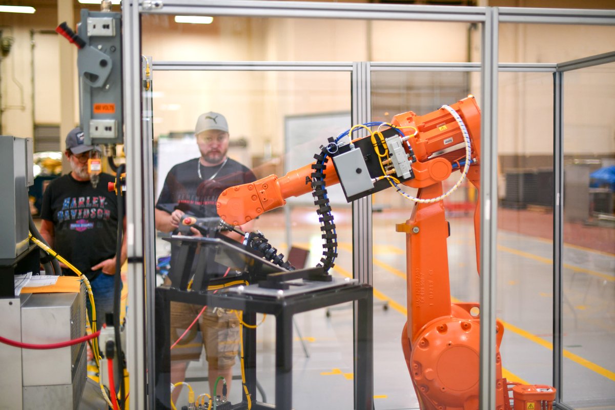 <a href="/iamcccc/">CCCC</a> is now offering its first Customized Training Industrial Robotics Technician course. Seven employees from Bharat Forge Aluminum are participating in the initial 40-hour class. Bharat Forge currently uses over 20 robots in their processes. 👇 More: cccc.edu/news/story.php…