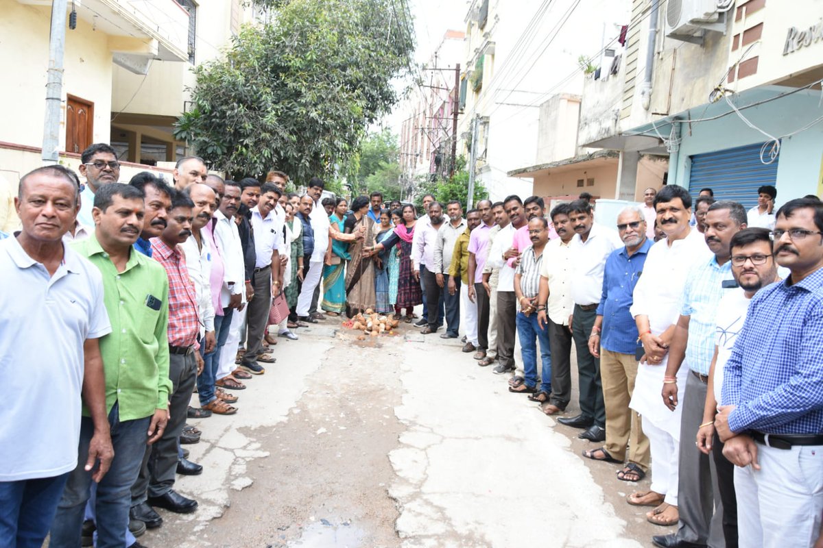 వినాయక డివిజన్ పరిధిలోని DAV స్కూల్ దగ్గర మరియు వినోభ నగర్  ఏరియాలలో సుమారు రూ.35 లక్షలతో  సీసీ రోడ్డు  పనులను ప్రారంభించడం జరిగింది.