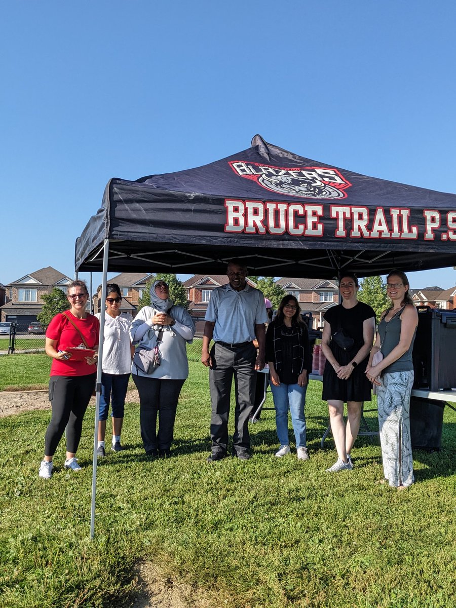 Bruce Trail parents are excited to start the new school year! <a href="/HaltonDSB/">HDSB</a> <a href="/brucetrailps/">Bruce Trail PS</a> #HDSBFirstDay