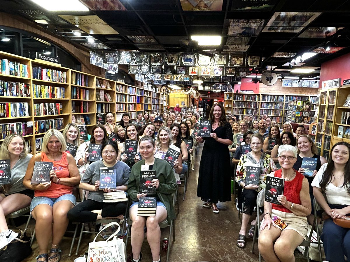 Thank you wonderful @poisonedpen and all the lovely readers who came to see me in Arizona last night. I loved every minute!