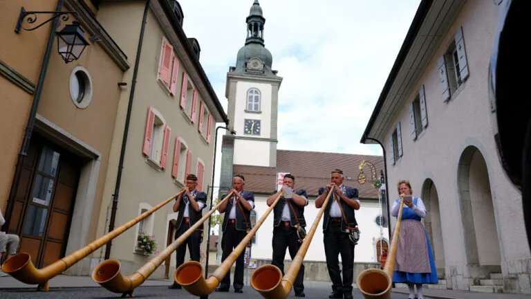 Der Schweiz-Experte tweet media