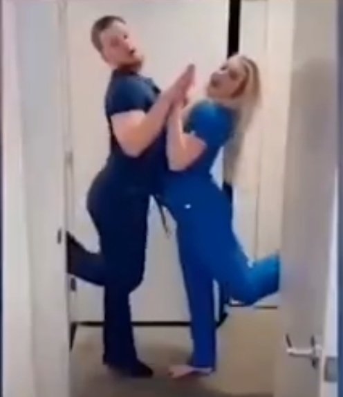 DaniWolv's tweet photo. Recopilatorio con capturas de pantalla de sanitarios haciendo el canelo en su puesto,en horario de trabajo, en el contexto de una pandemia mortal mientras la población permanecía confinada ilegalmente y aplaudiendo a las 20:00, reflejo de una sociedad infantil.
#Charos y #Chonis https://t.co/GY0fEcaOcK