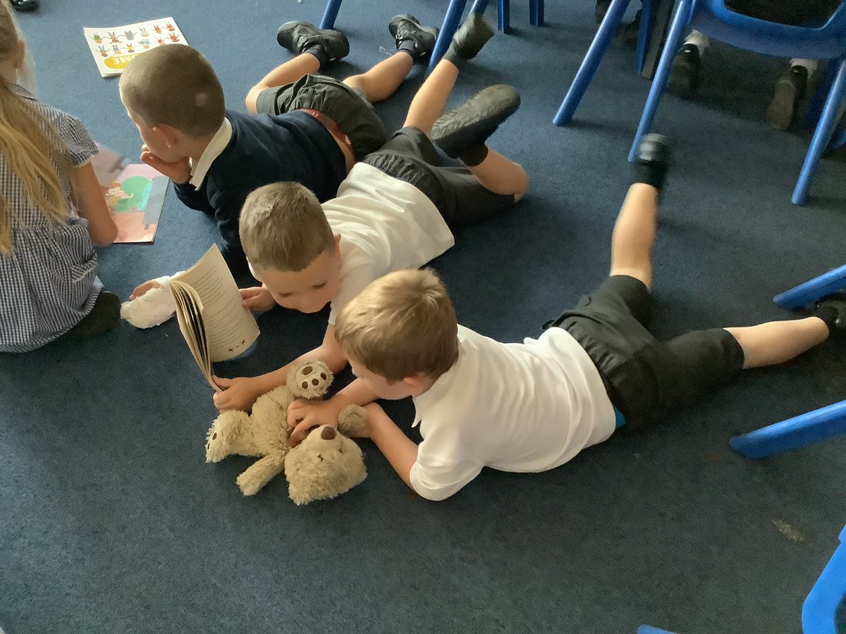 IPMATTowngate's tweet photo. What a busy day we’ve had in #class12TPA We enjoyed #MathsTPA activities, reading for pleasure and looking at materials in #ScienceTPA. Well done everyone! https://t.co/swOGIBSY5J