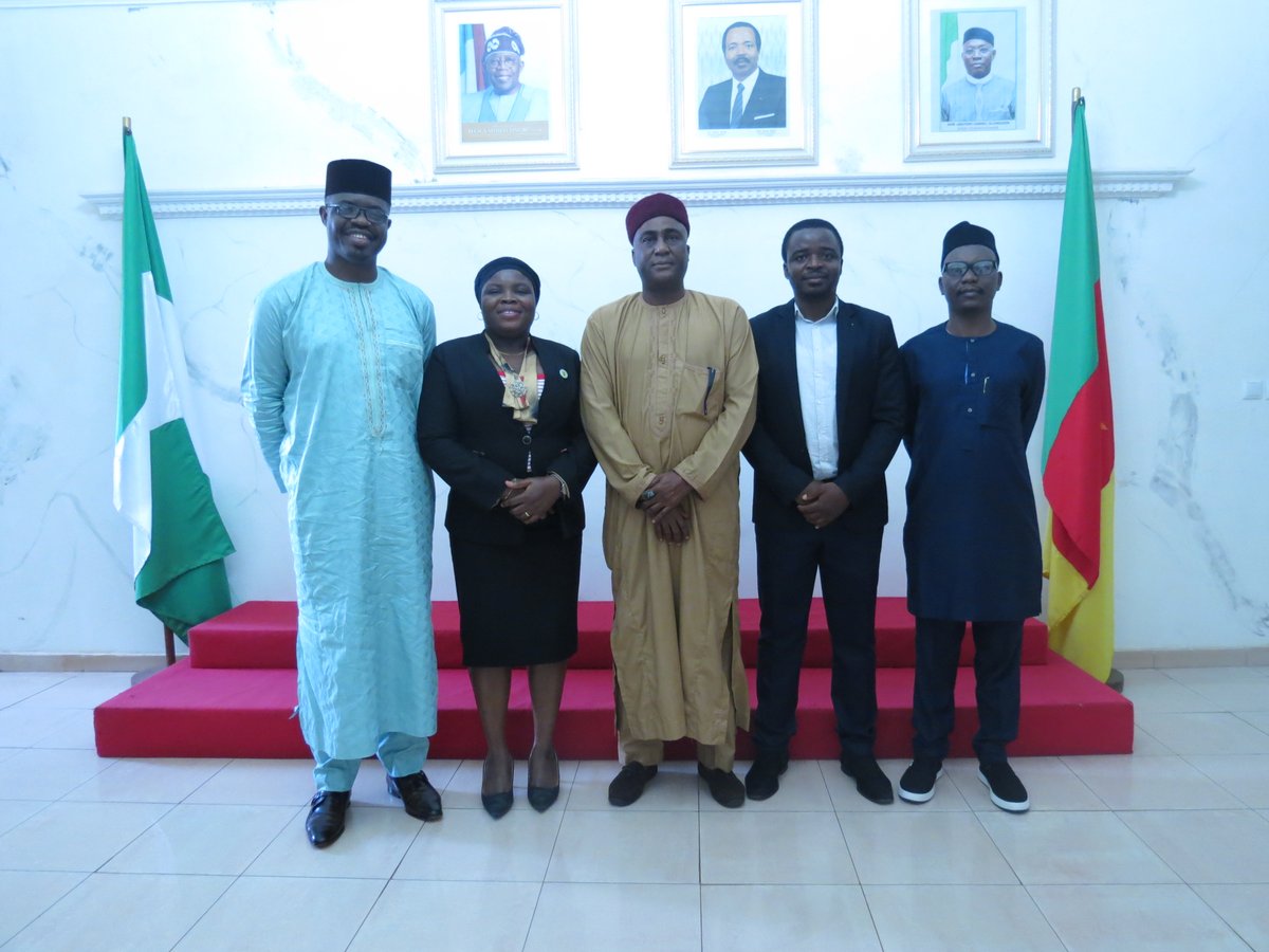 officialNHC_Yde's tweet photo. Officials of the Nigeria High Commission Pose for a picture with Officials of the Nkafu Policy Institute after a meeting at the High Commission. https://t.co/31EzycUcUS