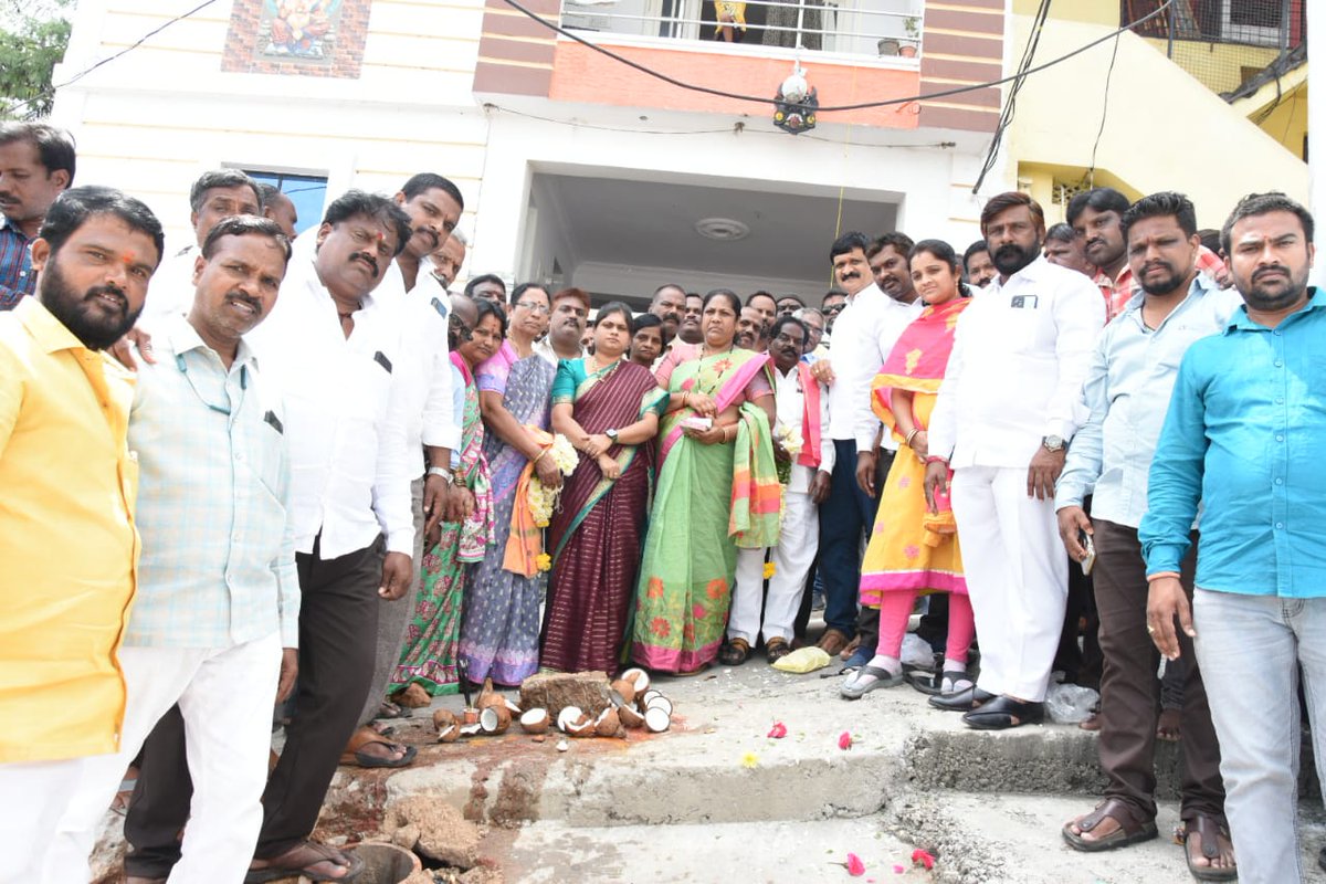 గౌతమ్ నగర్ డివిజన్ పరిధిలోని హిల్ టాప్ కాలనిలొ రూ.15 లక్షలతో గుట్ట పైకి మెట్ల నిర్మాణ  పనులను ప్రారంభించడం జరిగింది.