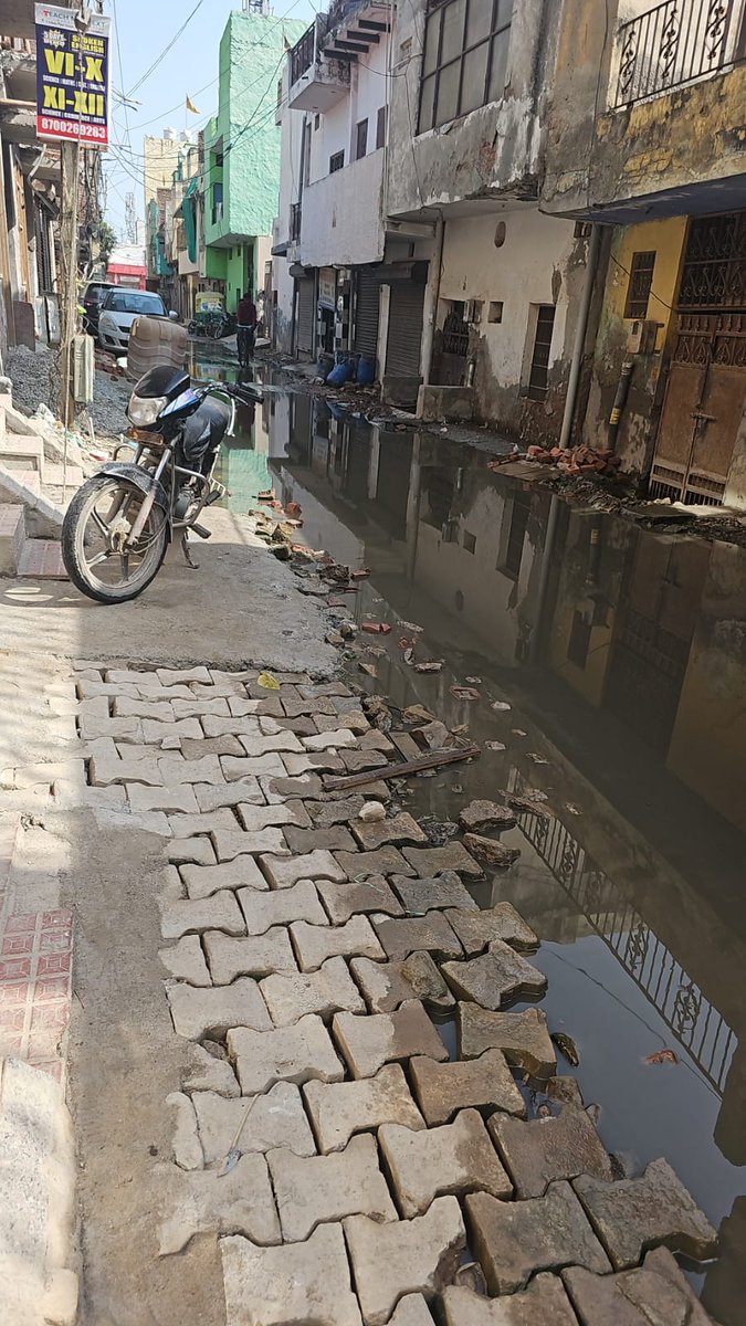 tellmehowblog's tweet photo. माननीय मंत्री जी ये हाल Verma Complex 7, Gali number 4, SGM Nagar, Faridabad की है। कृप्या करके इस समस्या का जल्दी से जल्दी समाधान करे। इस गंदगी से बीमारी का खतरा बना रहता है।
@MCF_Faridabad @NeerajSharmaINC @rajeshnagarfbd @PMOIndia @SeemaTrikha_BJP @seematrikhabjp https://t.co/7p1Ky5XUFZ