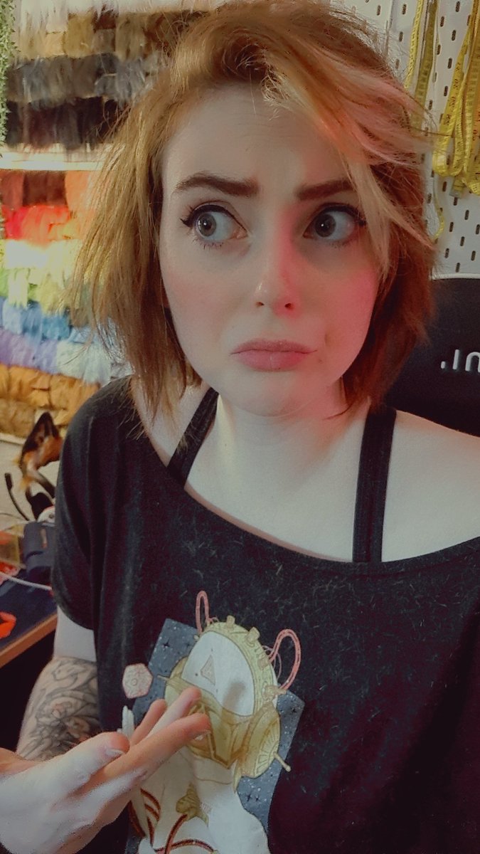 FrauPfugs's tweet photo. Hallo, ich bin sehr haarig 🌚 https://t.co/3sVjwahCqy