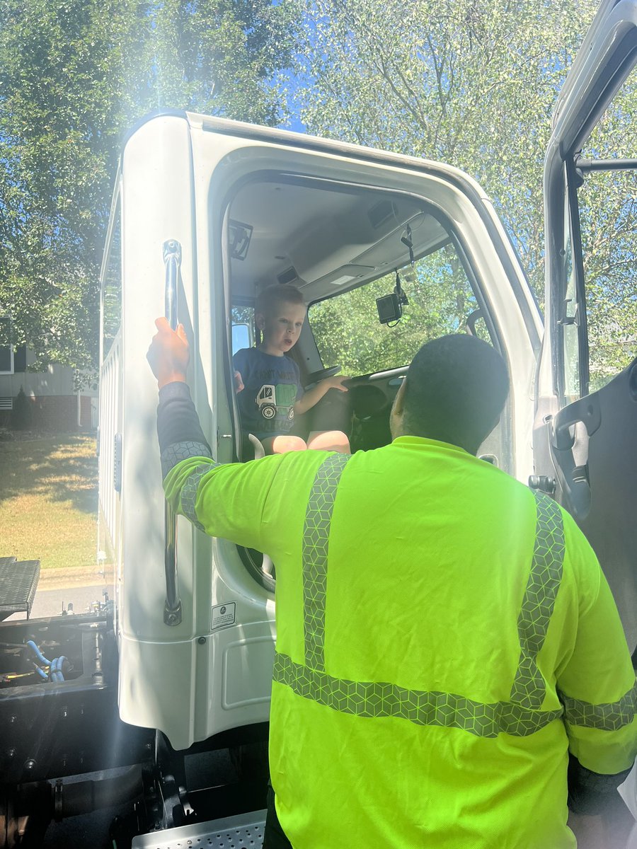 jenburnsey's tweet photo. My son LOVES the garbage truck &amp; yard waste trucks. Even knows which one is the Vacuum Truck, the Chipper &amp; the Grapple Truck. In awe that our community showed up on his birthday to let him check out his fave trucks. Huge shout-out to @GFLenv &amp; @townofapex Yard Waste Division. 🛻 https://t.co/EfkAeQjKhO