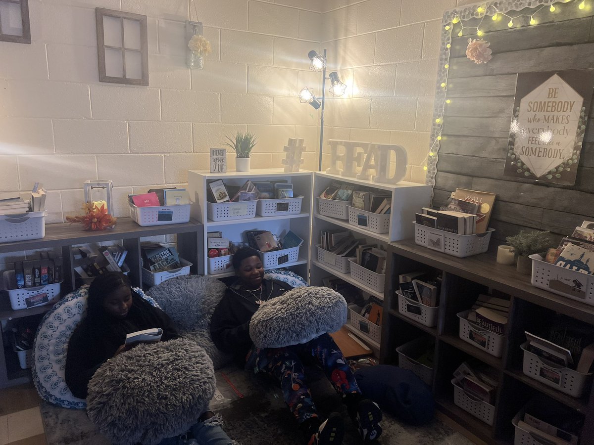 There’s nothing better than a good book and a reading nook! #isd109