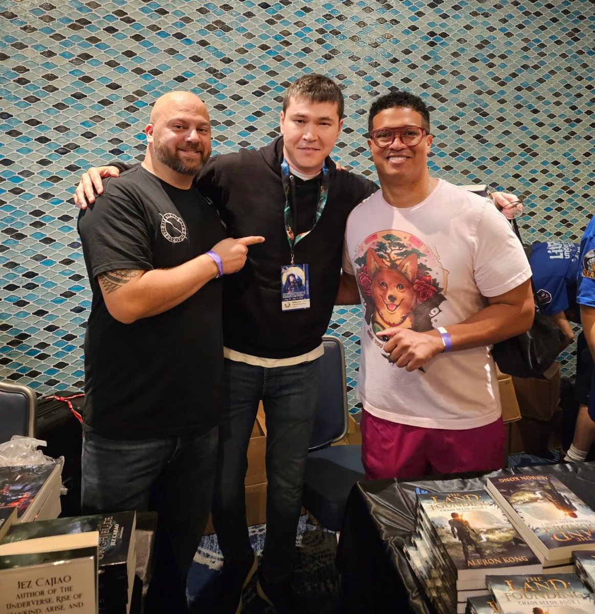 galaxy_sidus's tweet photo. Just had the incredible privilege of seeing our lead writer, @dan_unique, at @DragonCon! 📚🐉 
It's the ultimate gathering for all things sci-fi, fantasy, gaming, comics, literature, art, music and film fans. 🚀🎮🎨 
Pleased to connect with such incredible people like @LitRPGbooks and @DakotaKrout!
#Sidus #DragonCon2023 #LitRPG