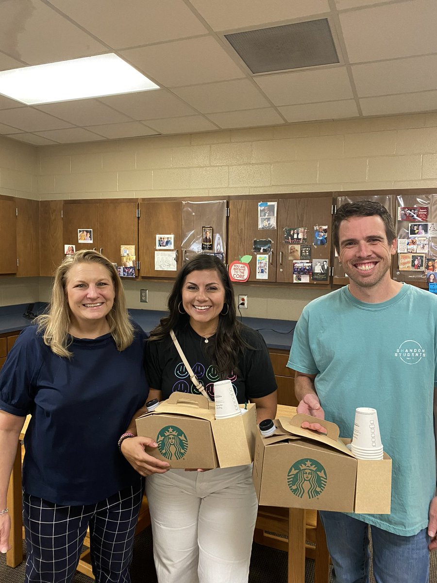 CraytonMiddle's tweet photo. Many thanks to Shannon Baptist Church for the @Starbucks pick me up for our teachers! You’re the #BestOfCMS! 💙❤️☕️😁 https://t.co/uEMvqBD9EP